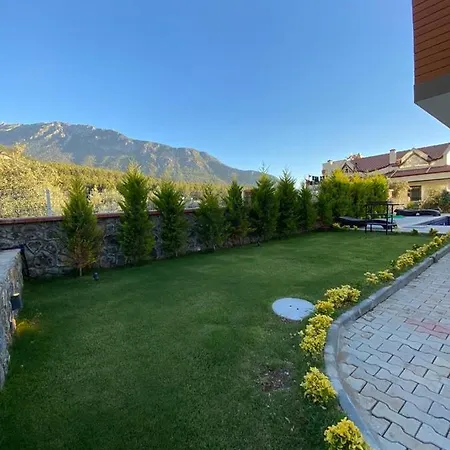 Villa Toharya *